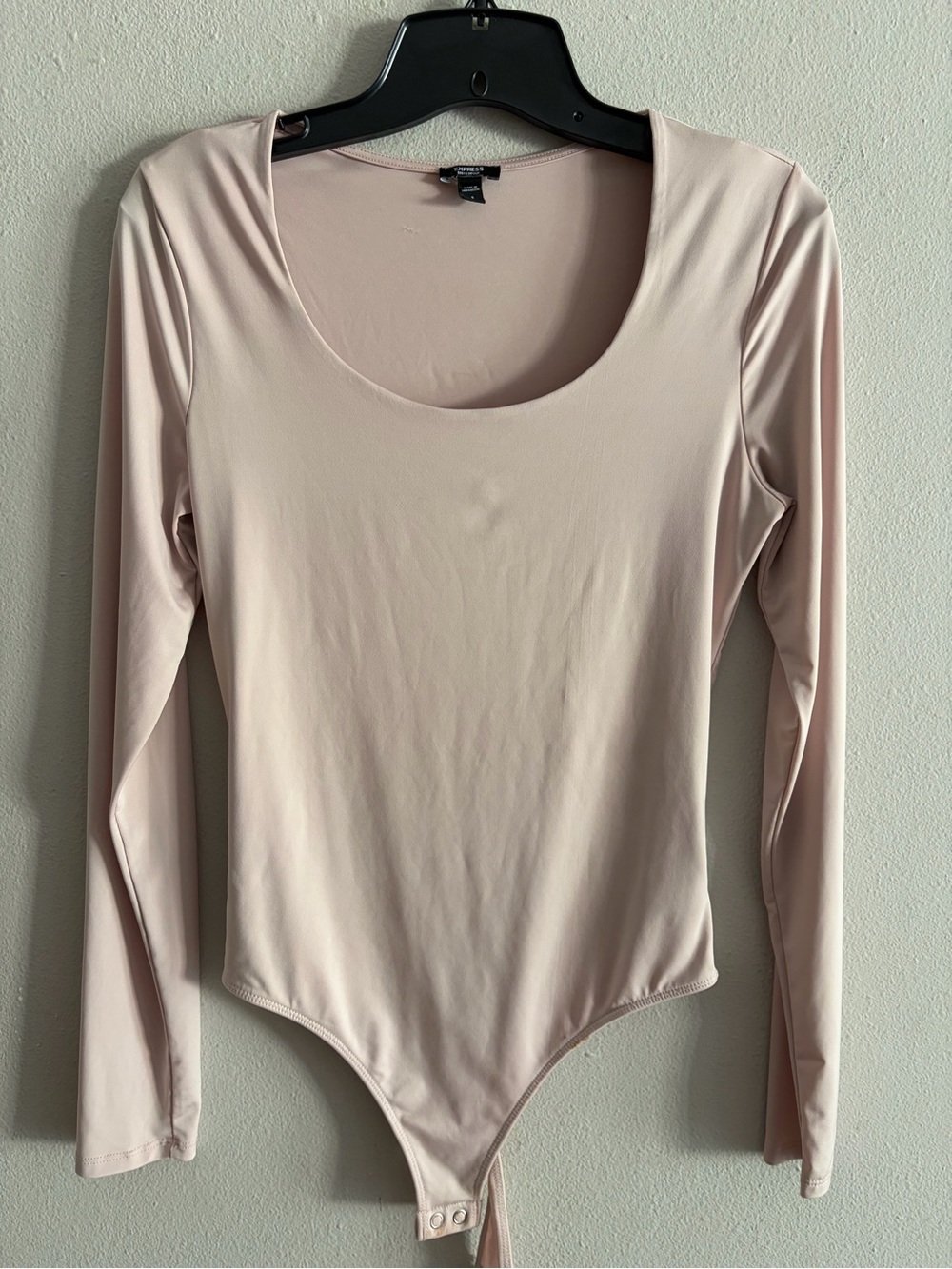 Express Long-Sleeve Scoop Neck Bodysuit - Light Blush
